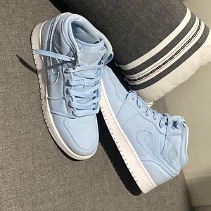 AIR JORDAN 1 MID BG 'EASTER BLUE'